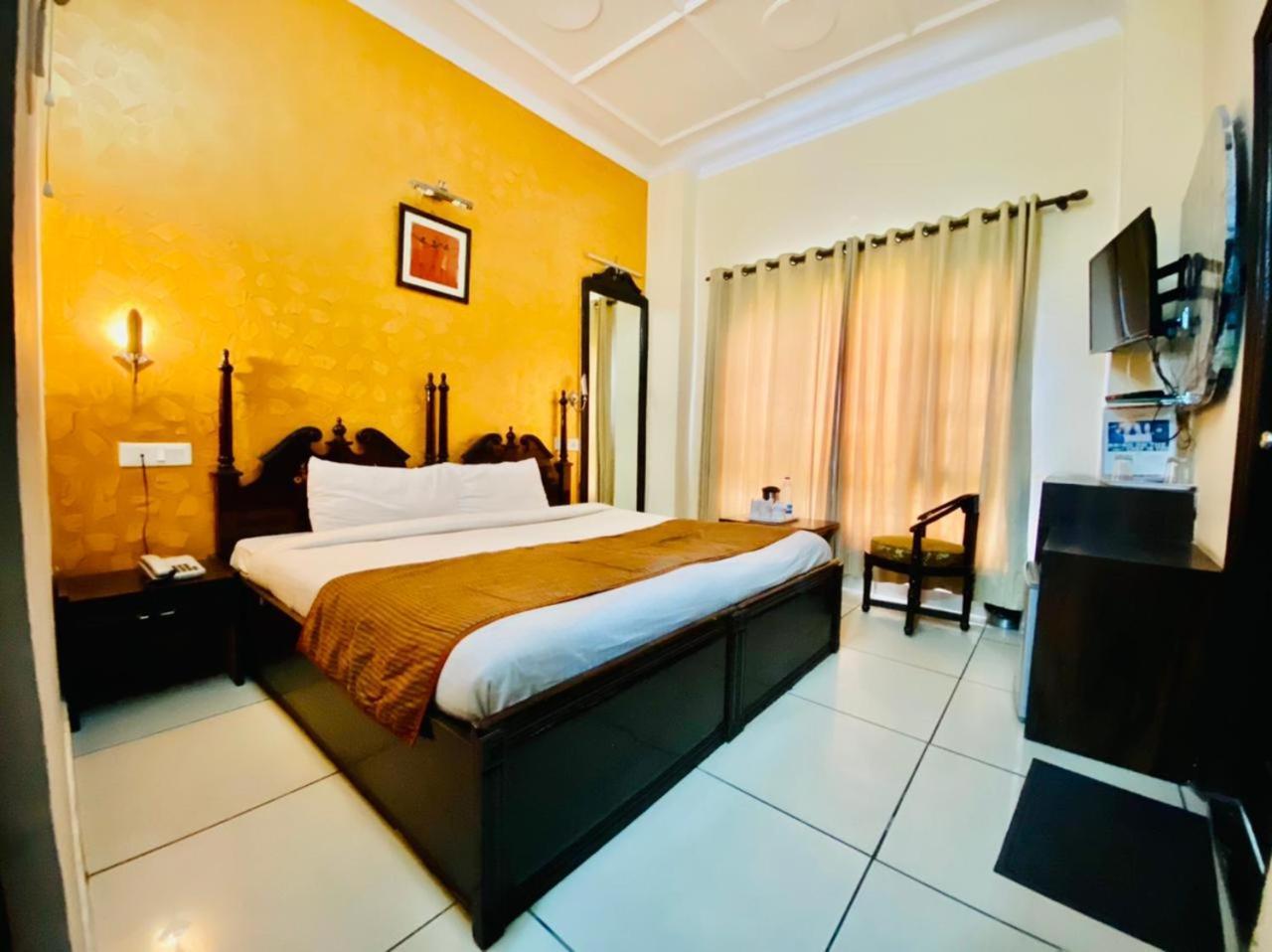 Hotel Aachman Regency With Rooftop Terrace Shimla Exterior foto